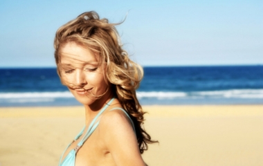 Capelli al mare: le acconciature per stare in ordine con stile