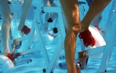 In forma con l'hydrobike: tutti i benefici di questo sport