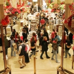 Shopping natalizio fonte di stress: come sopravvivere alla caccia al regalo