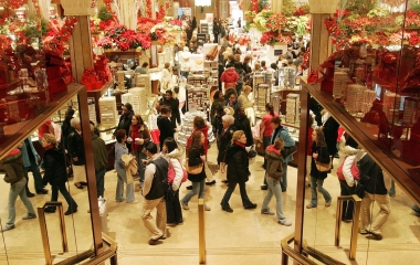 Shopping natalizio fonte di stress: come sopravvivere alla caccia al regalo