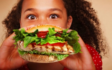 Mangiare al fast food aumenta il rischio d'asma